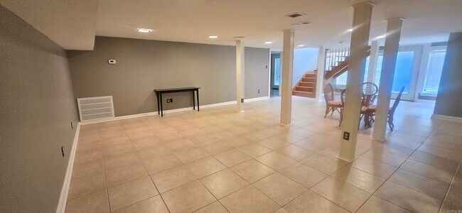 Building Photo - 600 Skyline Dr