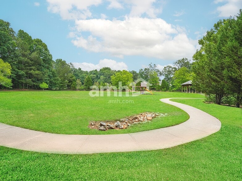 Building Photo - 2041 Brook Enclave Trail