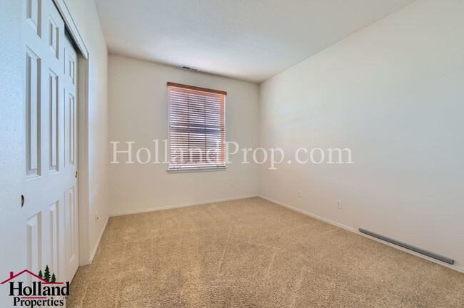 Building Photo - Charming 2-Bedroom Condo with Premium Feat...