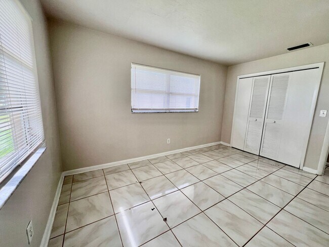 Building Photo - Live Comfortably in SE Cape Coral – Bright, Remodeled Home for Rent