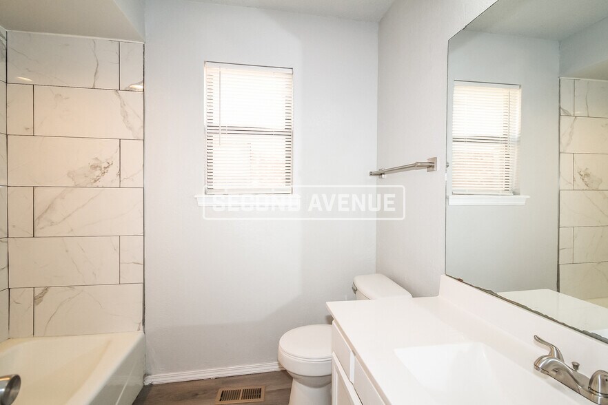 Building Photo - 2621 SW 103rd St