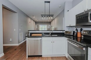 Building Photo - 302 Campus Walk Trl