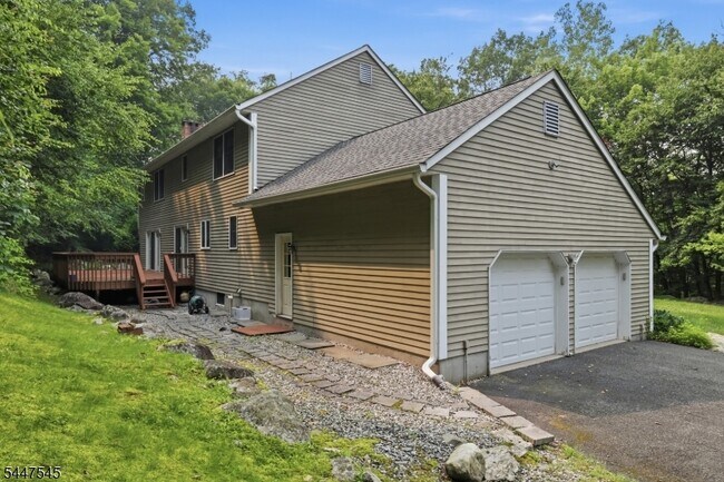 Building Photo - 860 Glen Rd
