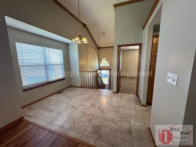 Building Photo - Spacious 3 Bed, 3 Bath Home in Raymore wit...