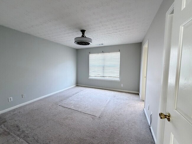 Building Photo - House 4 Beds 3 Baths