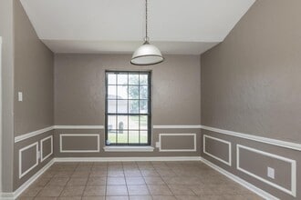 Building Photo - 6219 Ray Dr