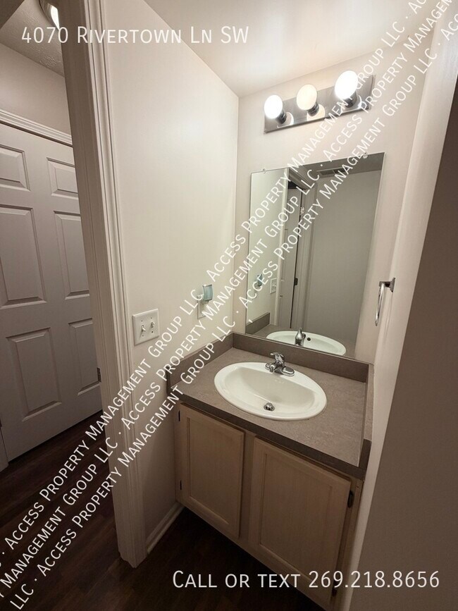 Building Photo - 4070 Rivertown Ln SW