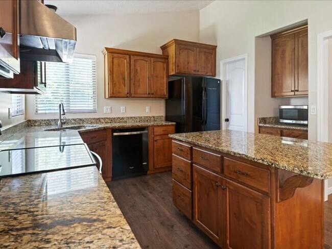 Building Photo - West Jordan 3 bed 2 bath Family home