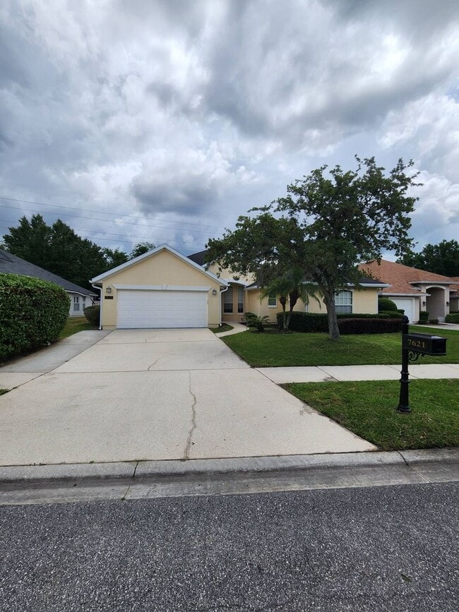 Building Photo - ***TWO WEEKS FREE*** Spacious 3 bed 2 bath Home for rent!