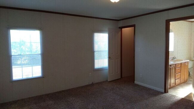 Building Photo - 1234 Lavender Rd