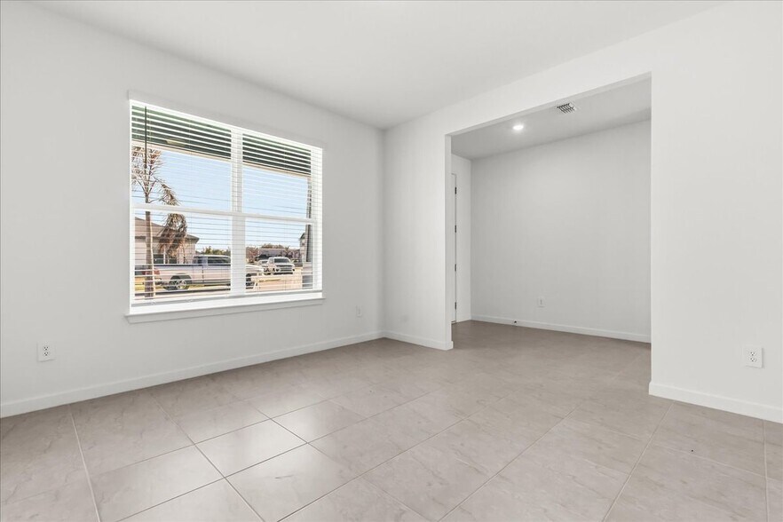Building Photo - 11216 Sycamore Glen Loop