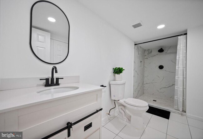 Building Photo - 1015 Riverside Ave