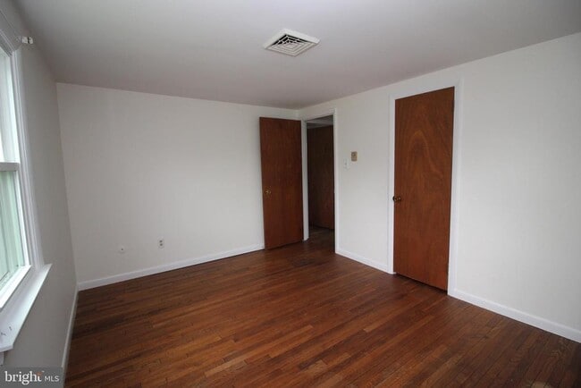 Building Photo - 336 Cowpath Rd