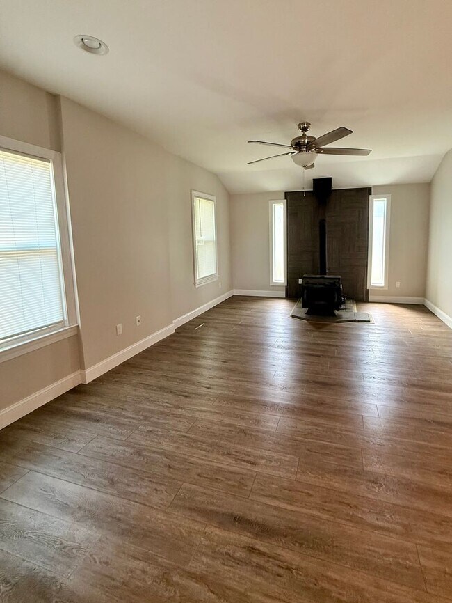 Building Photo - 3 Bedroom Home Available in Bath