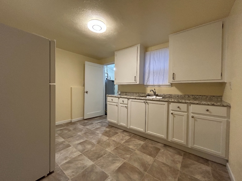 Building Photo - 1024 Maple St