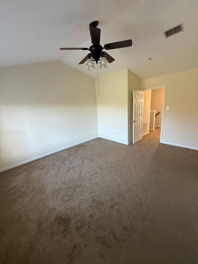 Building Photo - Spacious Townhome in desirable Bel Air Nei...