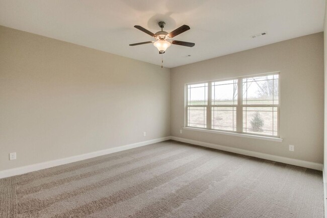 Building Photo - Spacious Living in Foxland Crossing