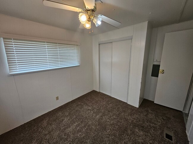 Building Photo - 2 Bedroom Single Wide Mobile in Bullhead City