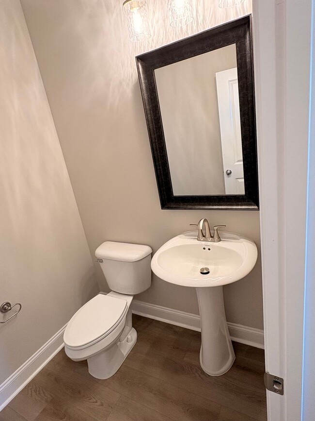 Building Photo - 108 Alva Ct