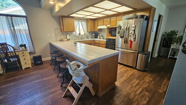 Building Photo - North West Bakersfield Home