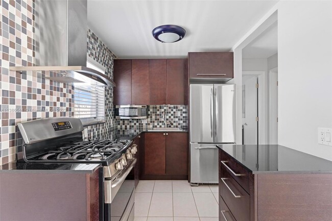Building Photo - 1357 Collins Ave