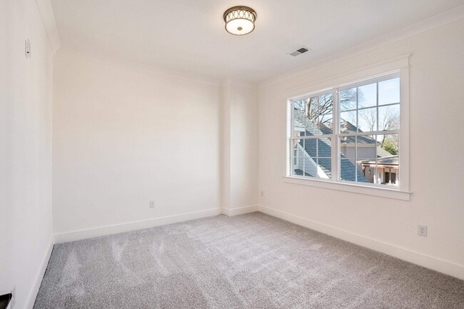 Building Photo - 1117 E Irvin Dr