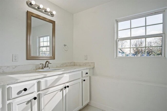 Building Photo - 609 SW 30th St