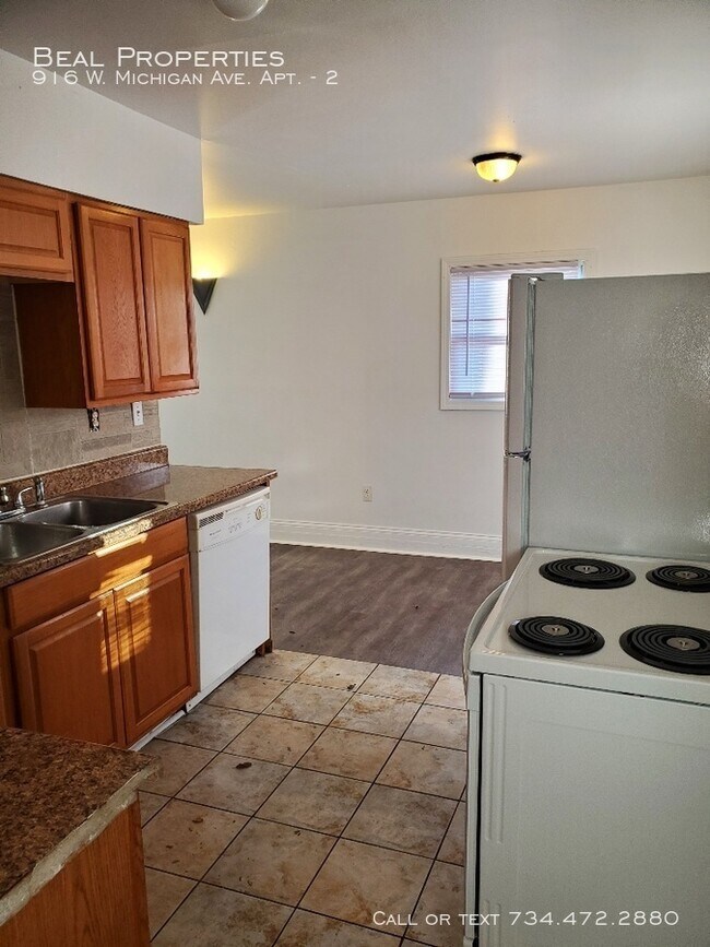 Building Photo - 916 W Michigan Ave