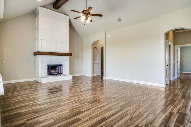 Building Photo - 302 Oar Wood Dr