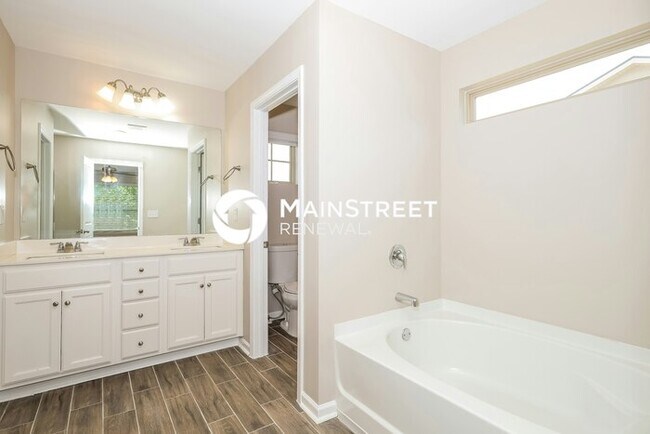 Building Photo - 4 Bedroom Pet-Friendly Home in Locust Grove, GA with Main Street Renewal