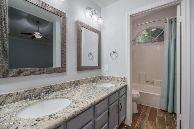 Building Photo - 6820 S Roosevelt St