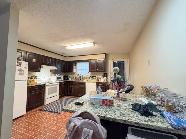 Building Photo - 507 S Kevin Ct