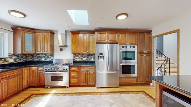 Building Photo - 4030 W North Shore Ave