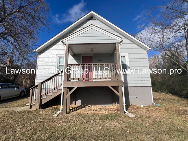 Primary Photo - Cozy Two Bedroom Home with Updates Through...