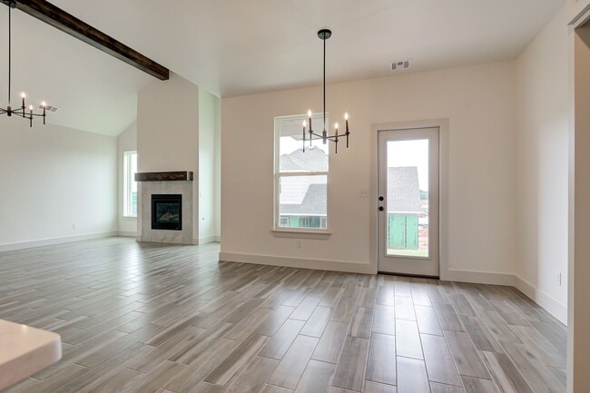 Building Photo - 6024 Kinnick Dr