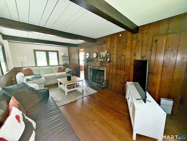 Building Photo - 495 Isinglass Rd
