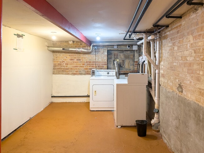 Building Photo - 1204 N Lavergne Ave