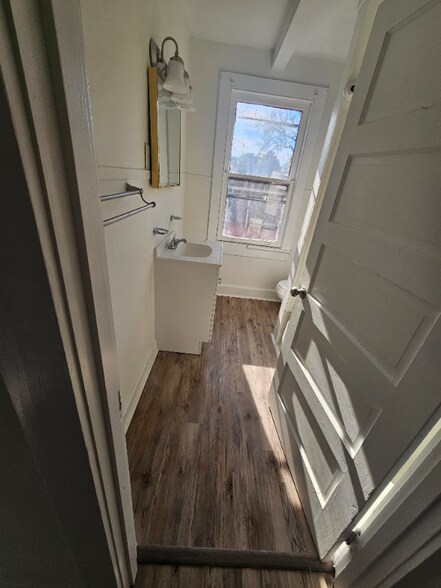 Building Photo - 1609 Spratley St