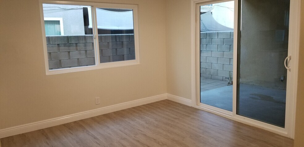 Building Photo - 2042 Evergreen St