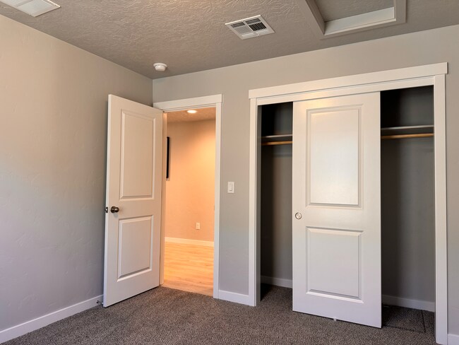 Building Photo - 10330 Crystal Ridge Dr