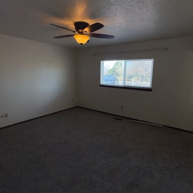 Building Photo - Beautifully updated, Spacious 3-bedroom, 2-bath home in popular NE Heights