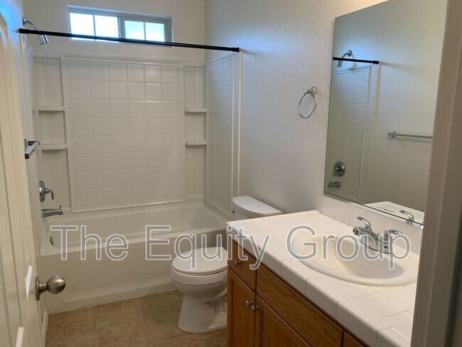 Building Photo - 4233 W Walnut Ave