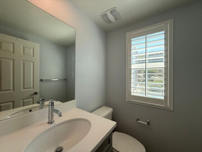 Building Photo - Stunning 2B/2.5BA San Marcos Townhome with...