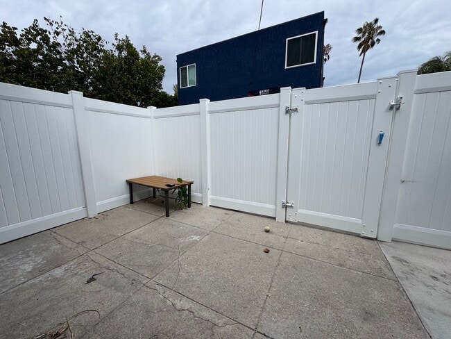 Building Photo - Fully renovated apartment located in the heart of mid-city!!