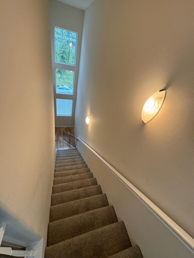 Building Photo - 3 Bed, 2.5 Bath Condo in Eagle River