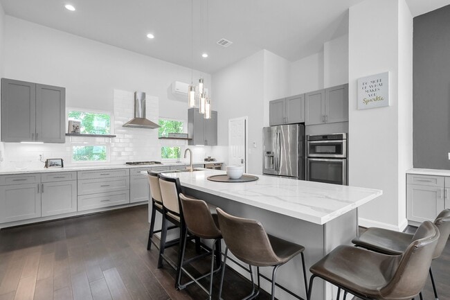 Building Photo - 2116 Oatfield Dr