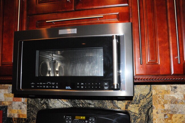 Microwave - 703 Via Presa