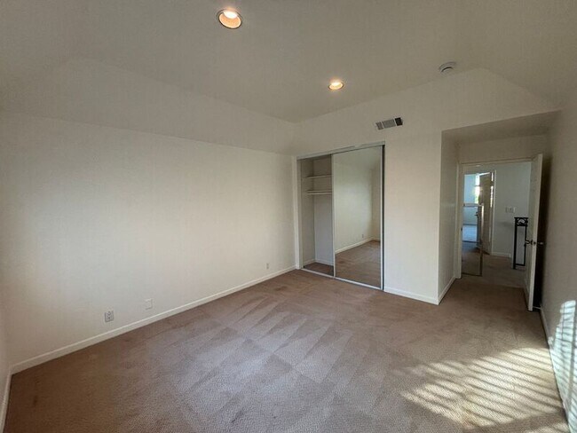 Building Photo - 525 Orange Grove Pl