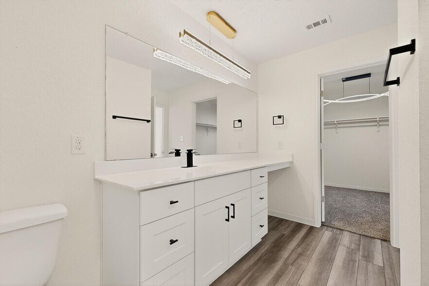 Building Photo - 361 Wren Ln
