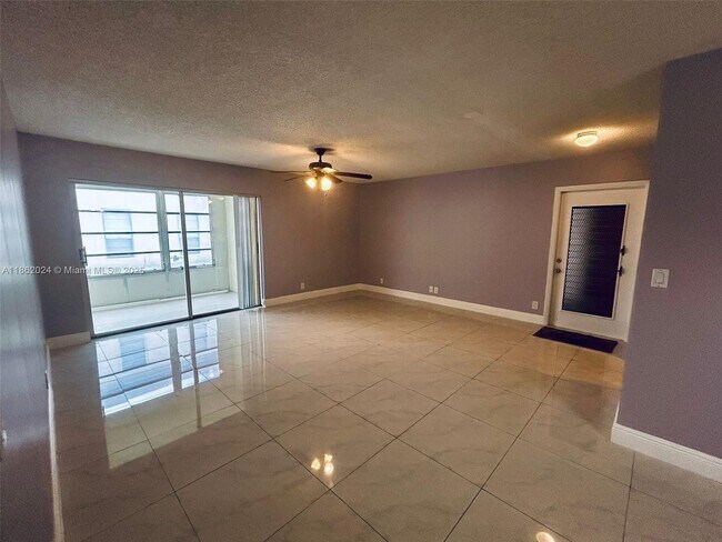 Building Photo - 394 N Laurel Dr
